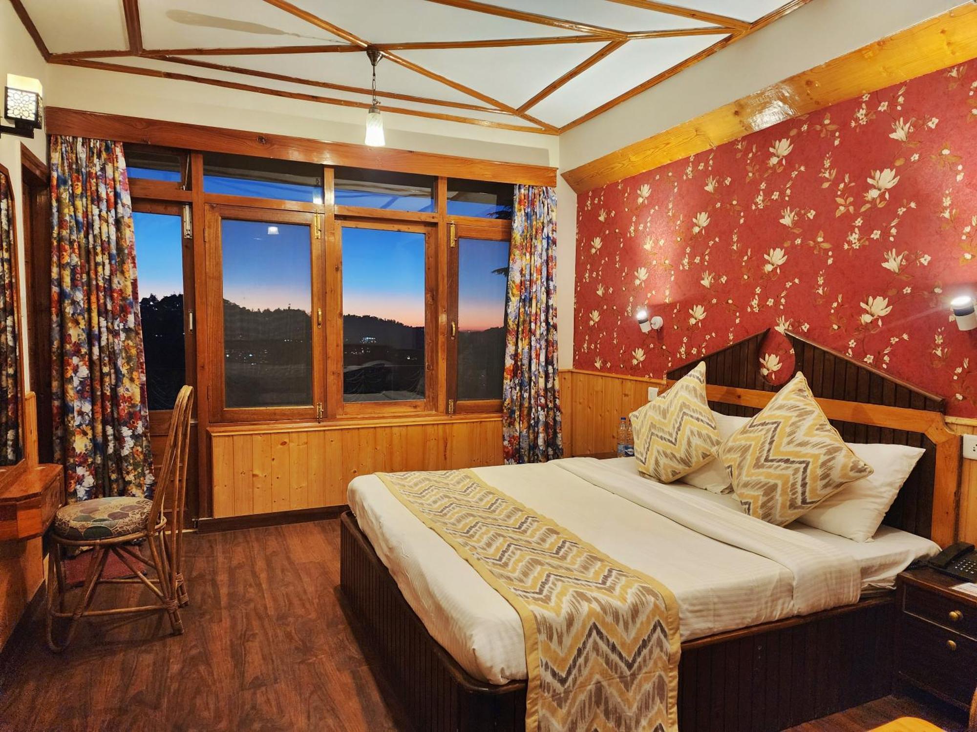 Hotel Pineview Шімла Екстер'єр фото