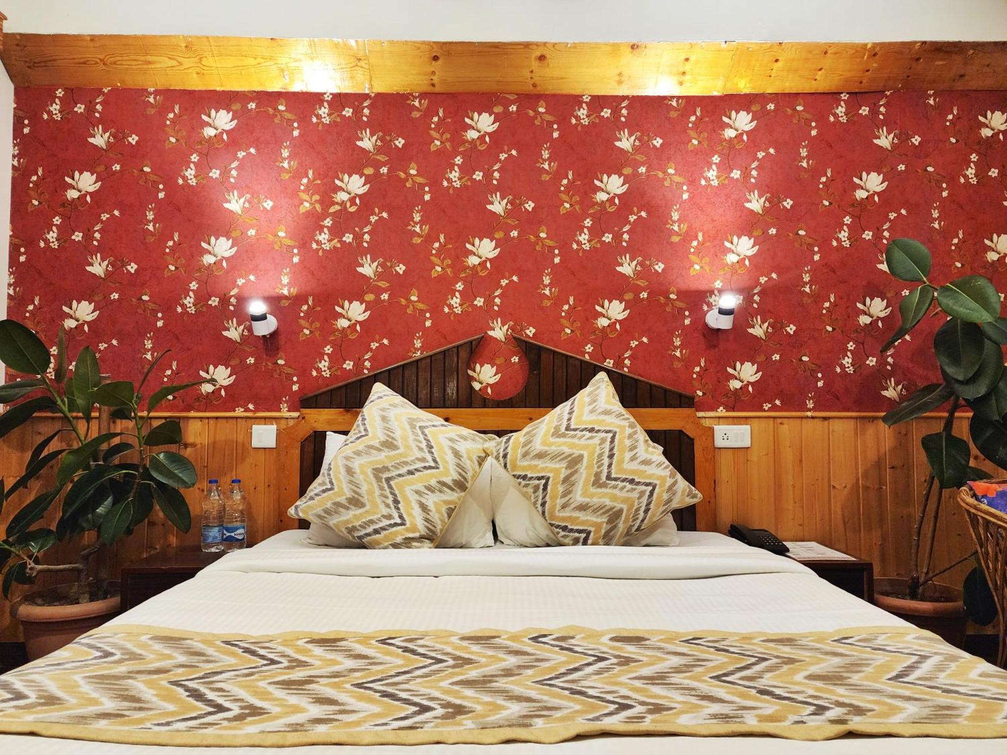 Hotel Pineview Шімла Екстер'єр фото