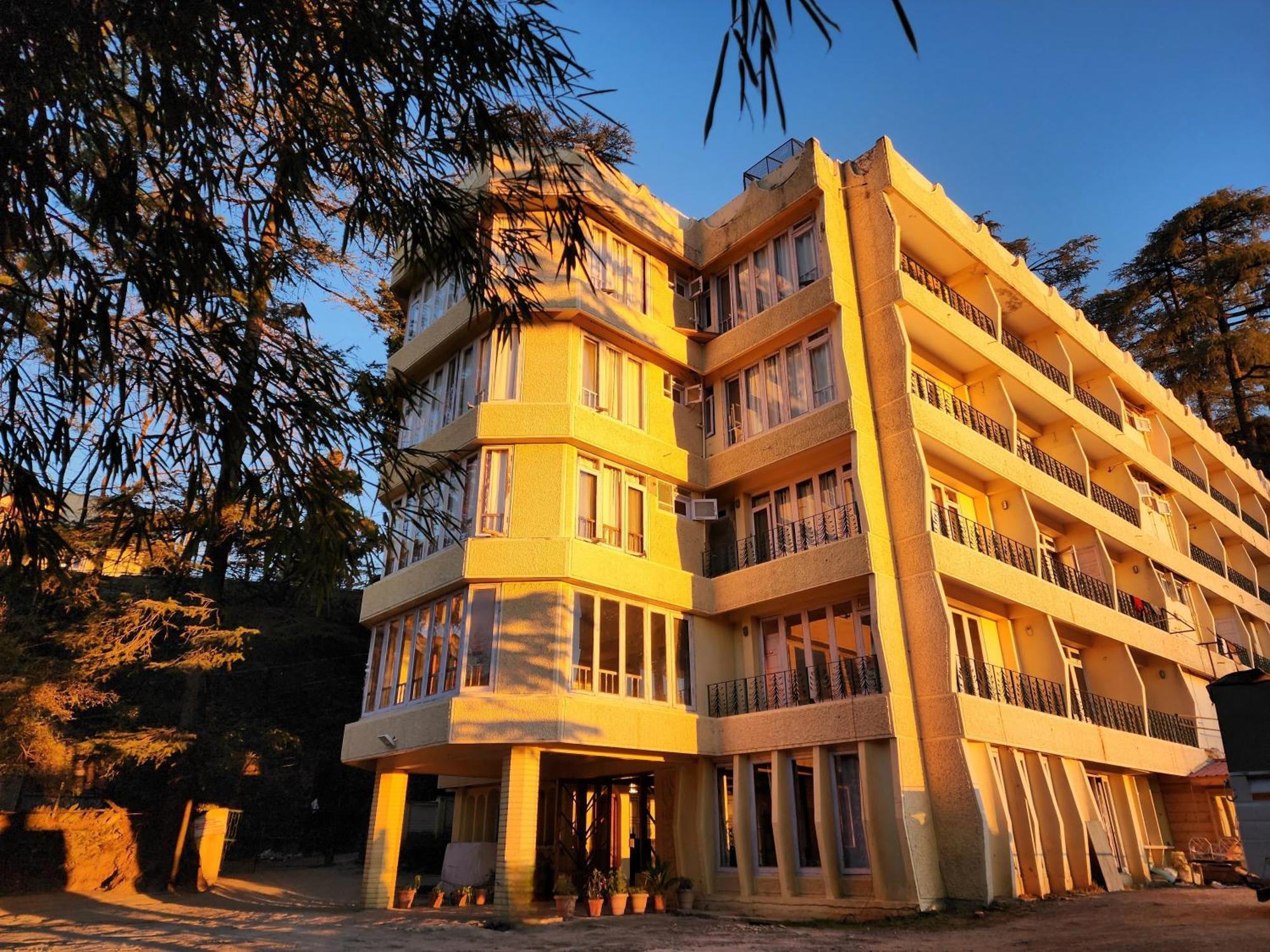 Hotel Pineview Шімла Екстер'єр фото