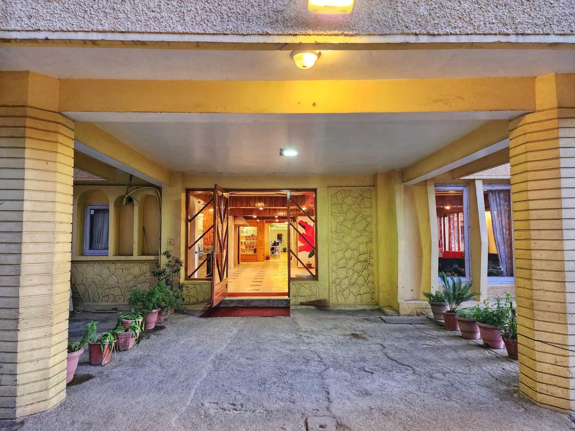 Hotel Pineview Шімла Екстер'єр фото