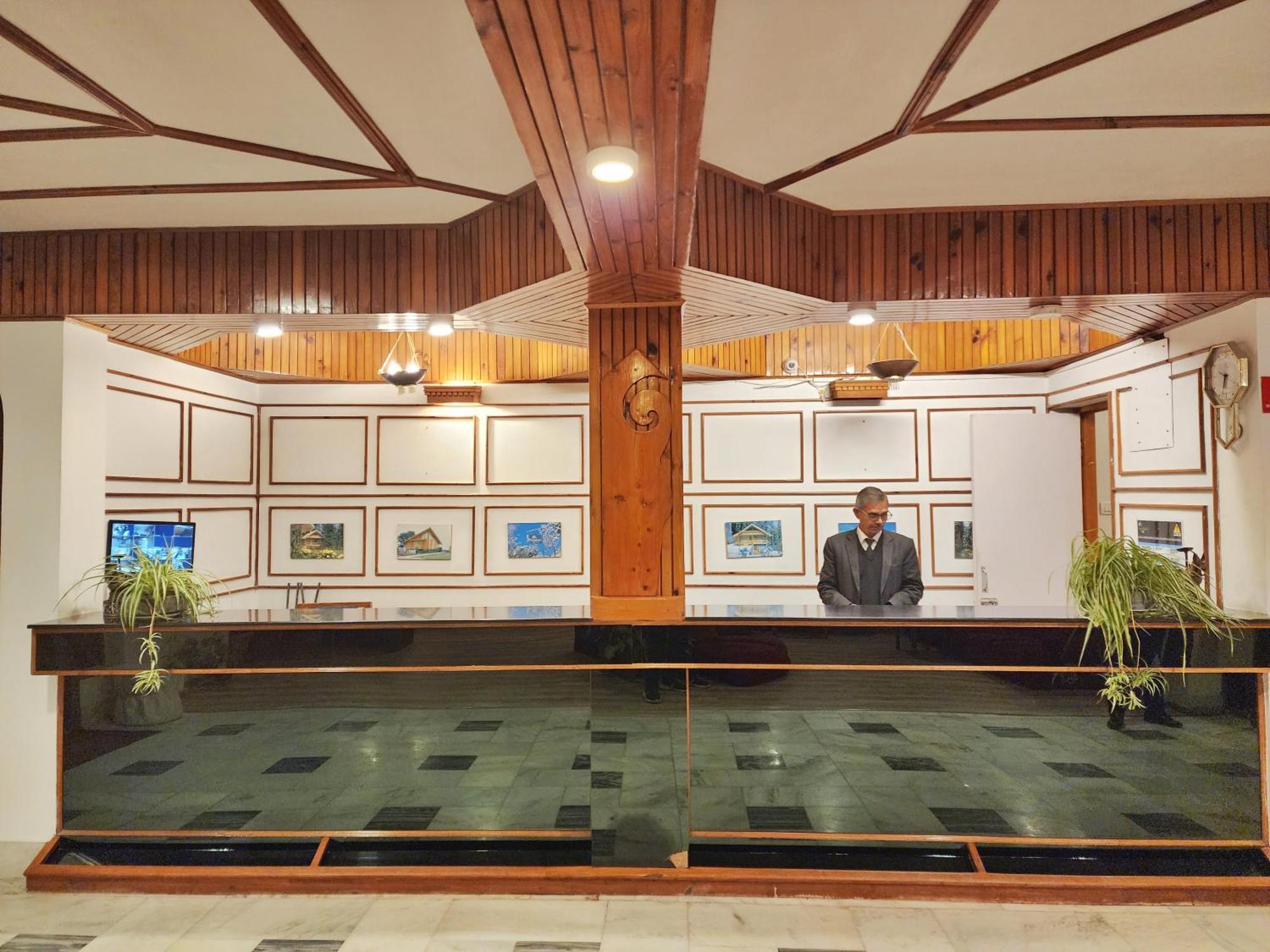 Hotel Pineview Шімла Екстер'єр фото