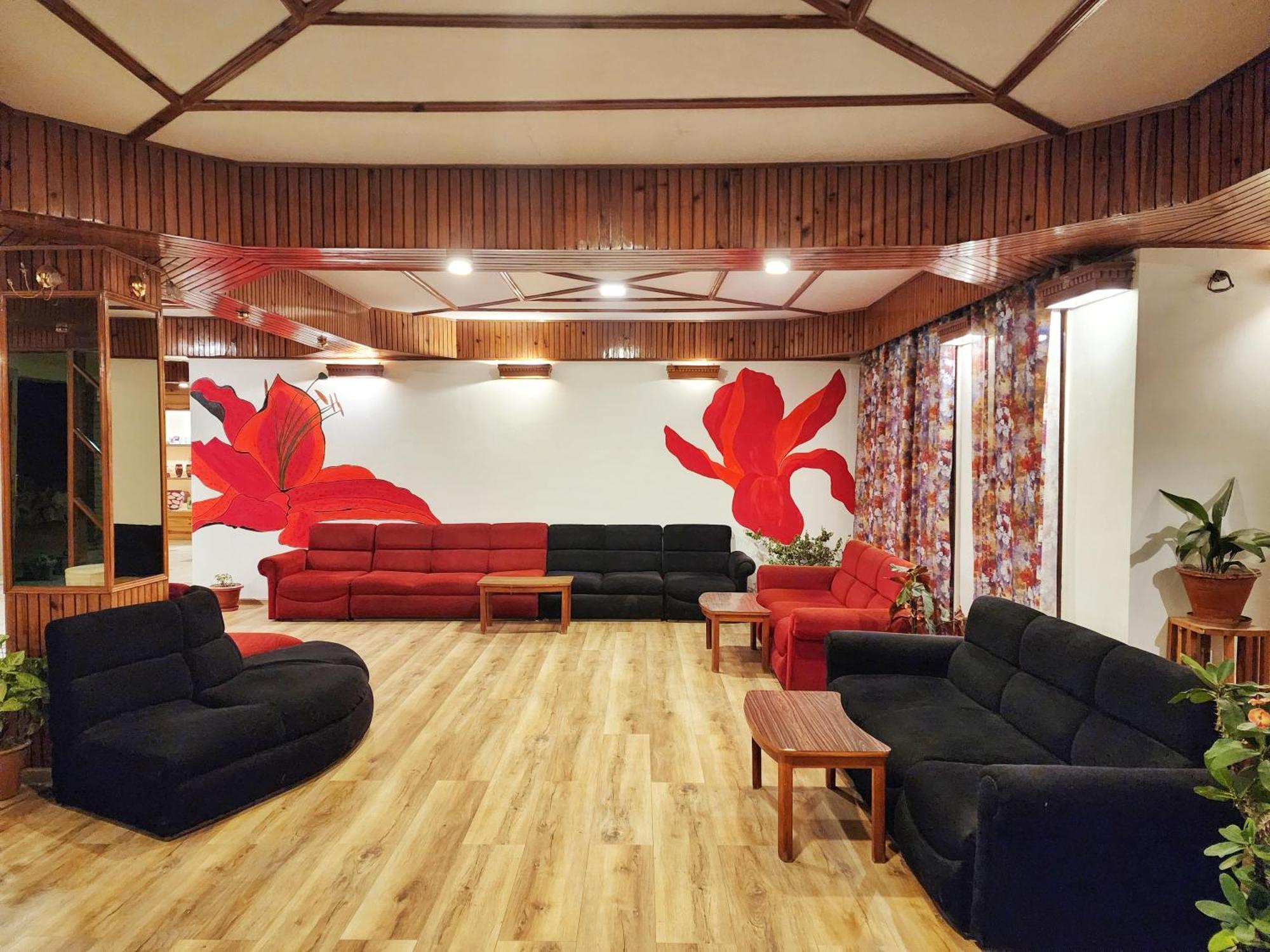 Hotel Pineview Шімла Екстер'єр фото