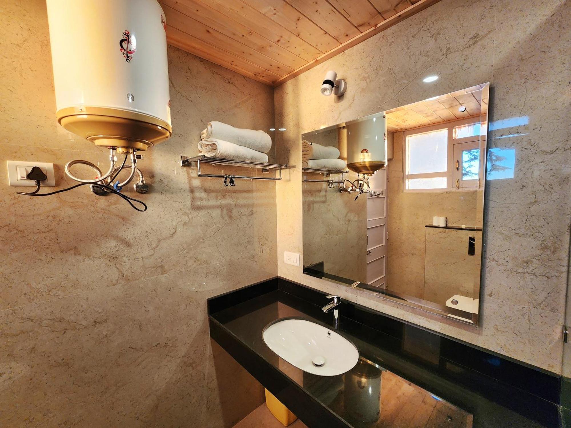 Hotel Pineview Шімла Екстер'єр фото