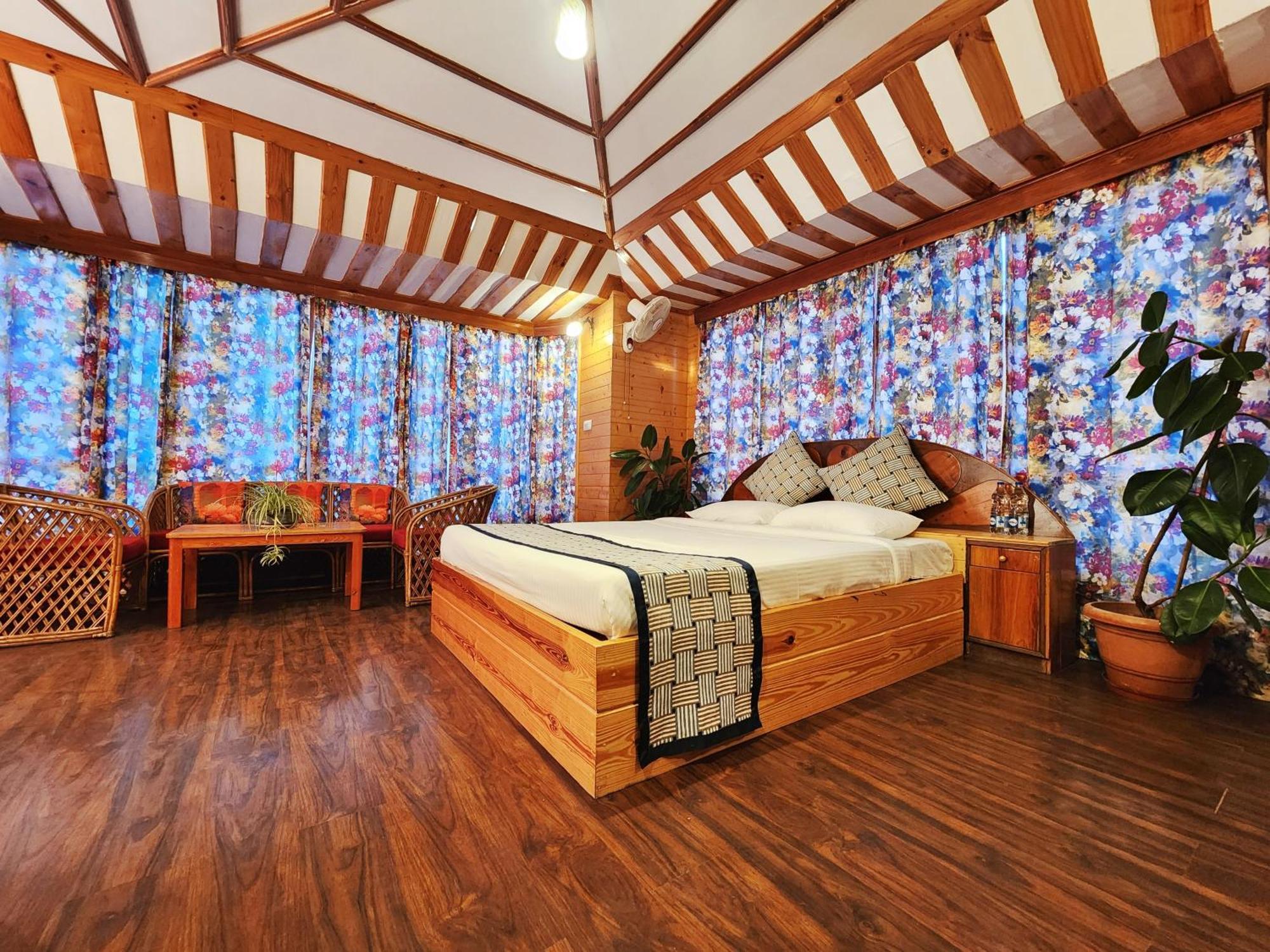 Hotel Pineview Шімла Екстер'єр фото