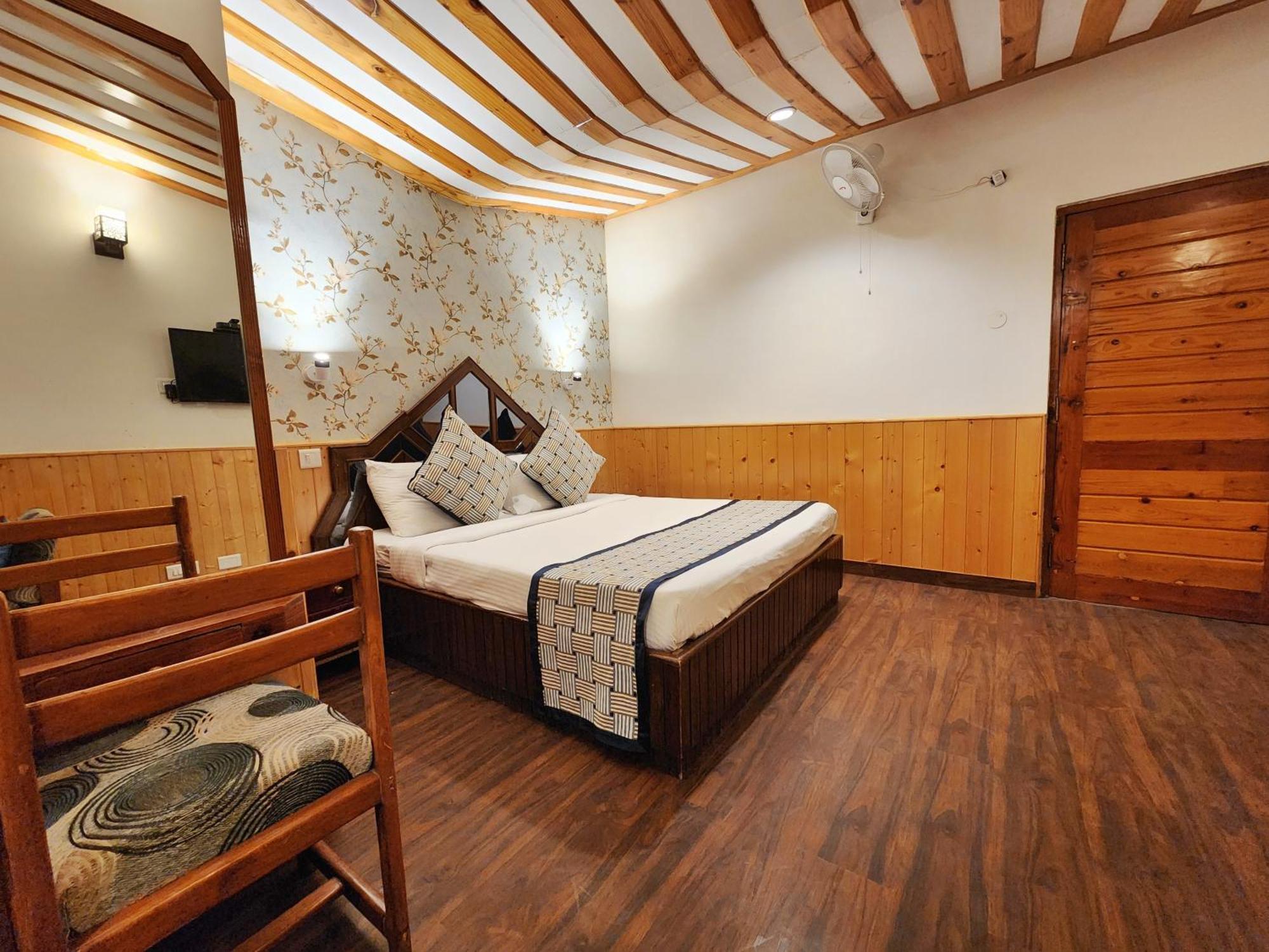 Hotel Pineview Шімла Екстер'єр фото