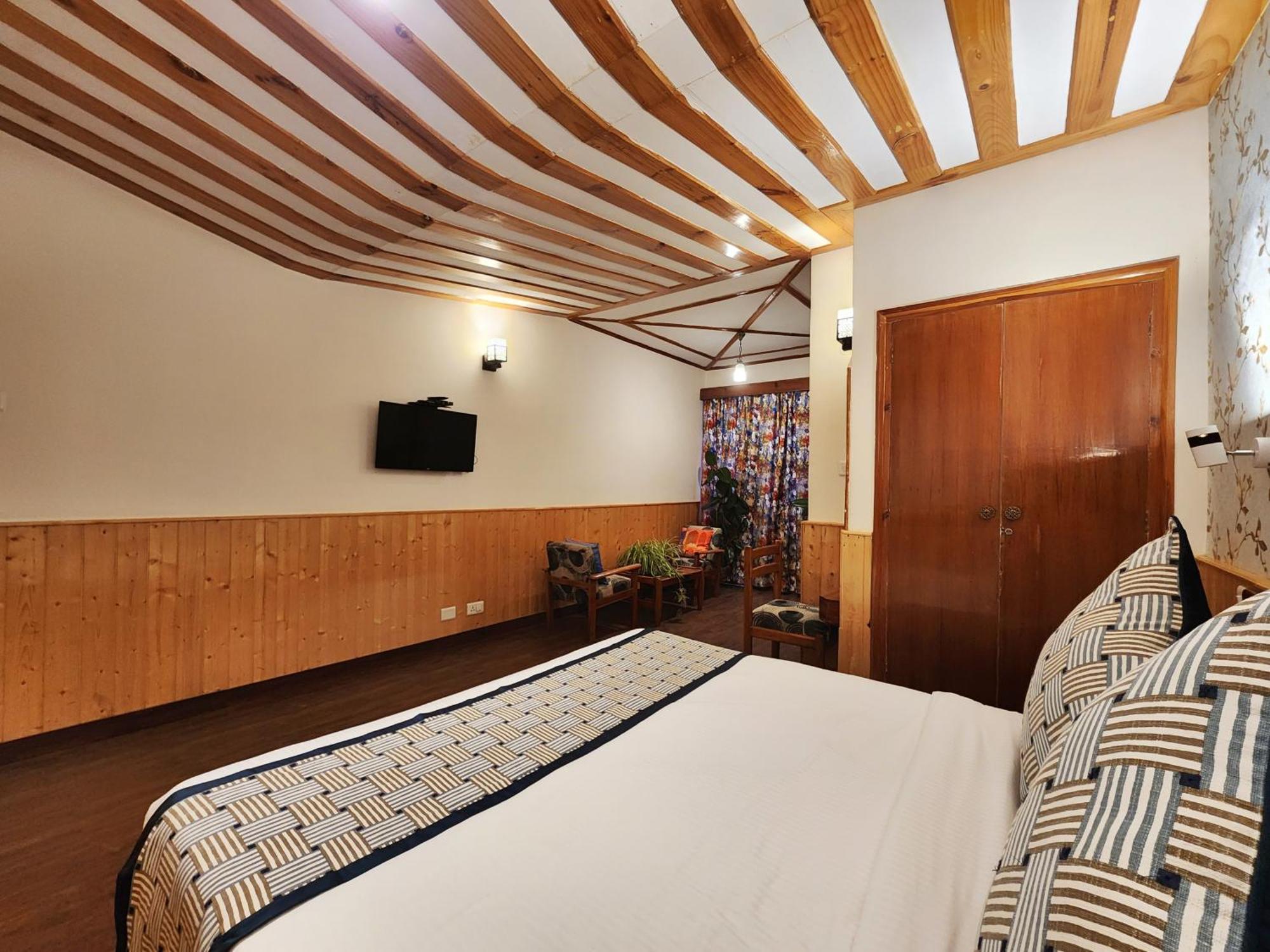 Hotel Pineview Шімла Екстер'єр фото