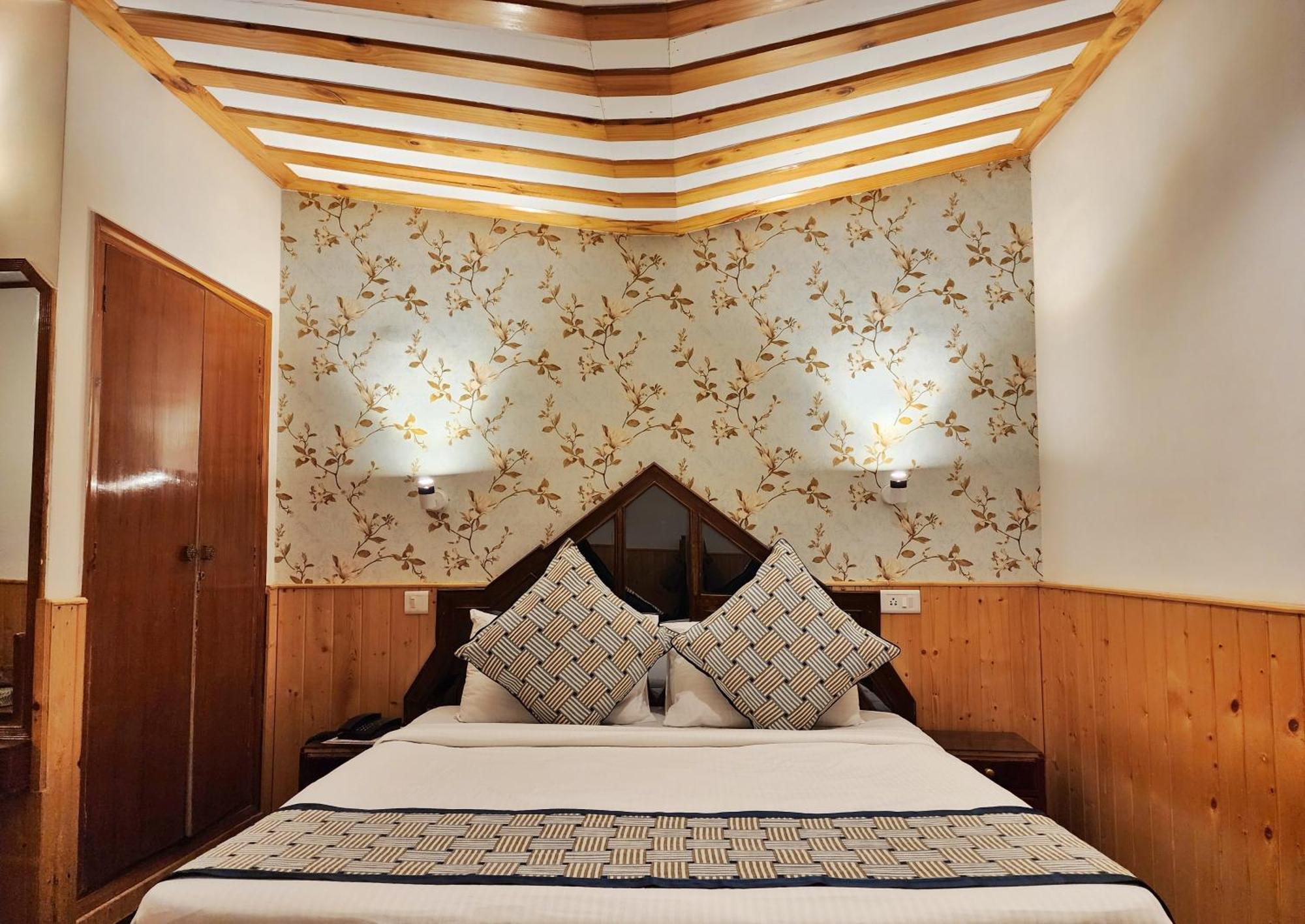 Hotel Pineview Шімла Екстер'єр фото
