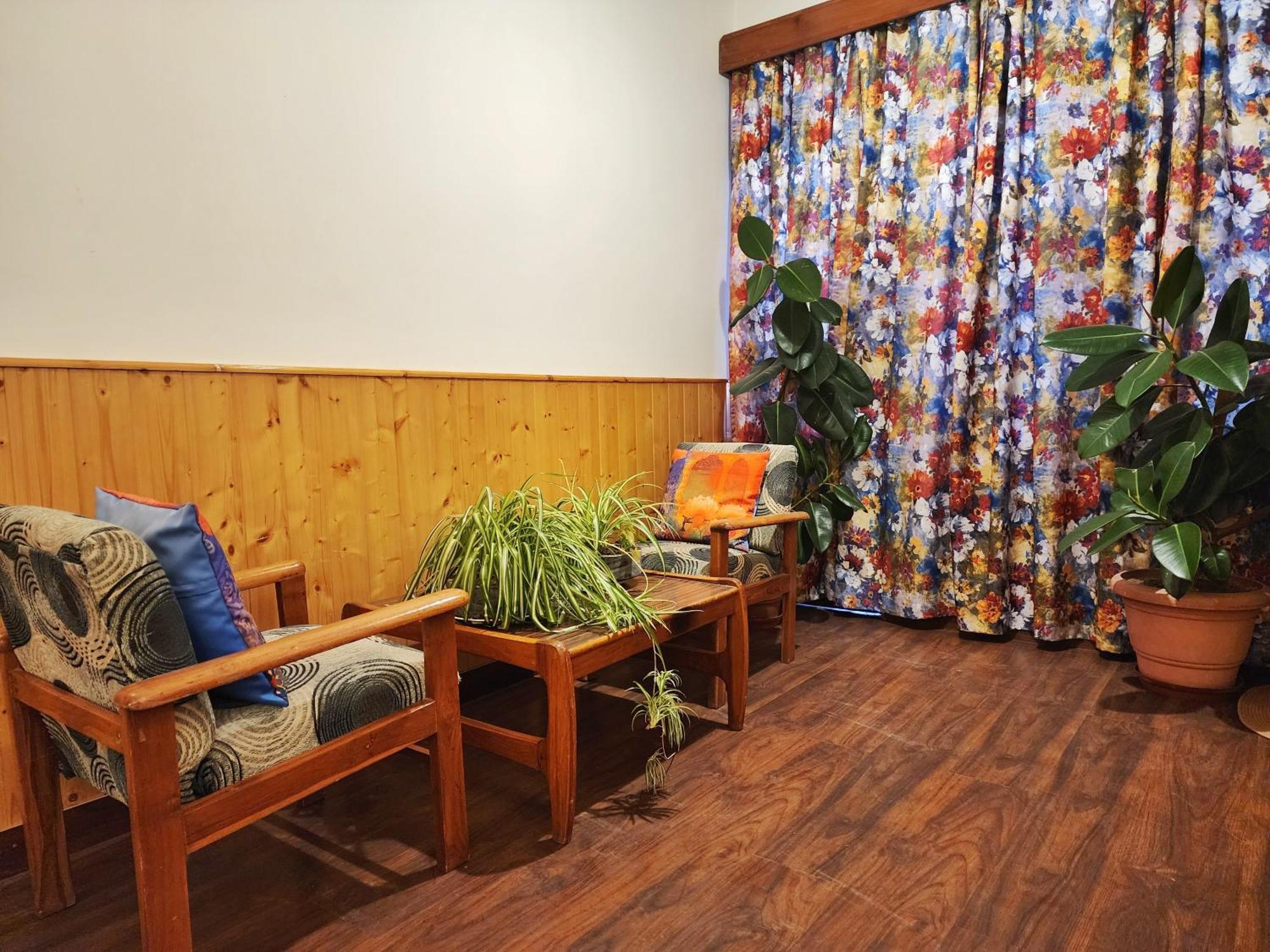 Hotel Pineview Шімла Екстер'єр фото