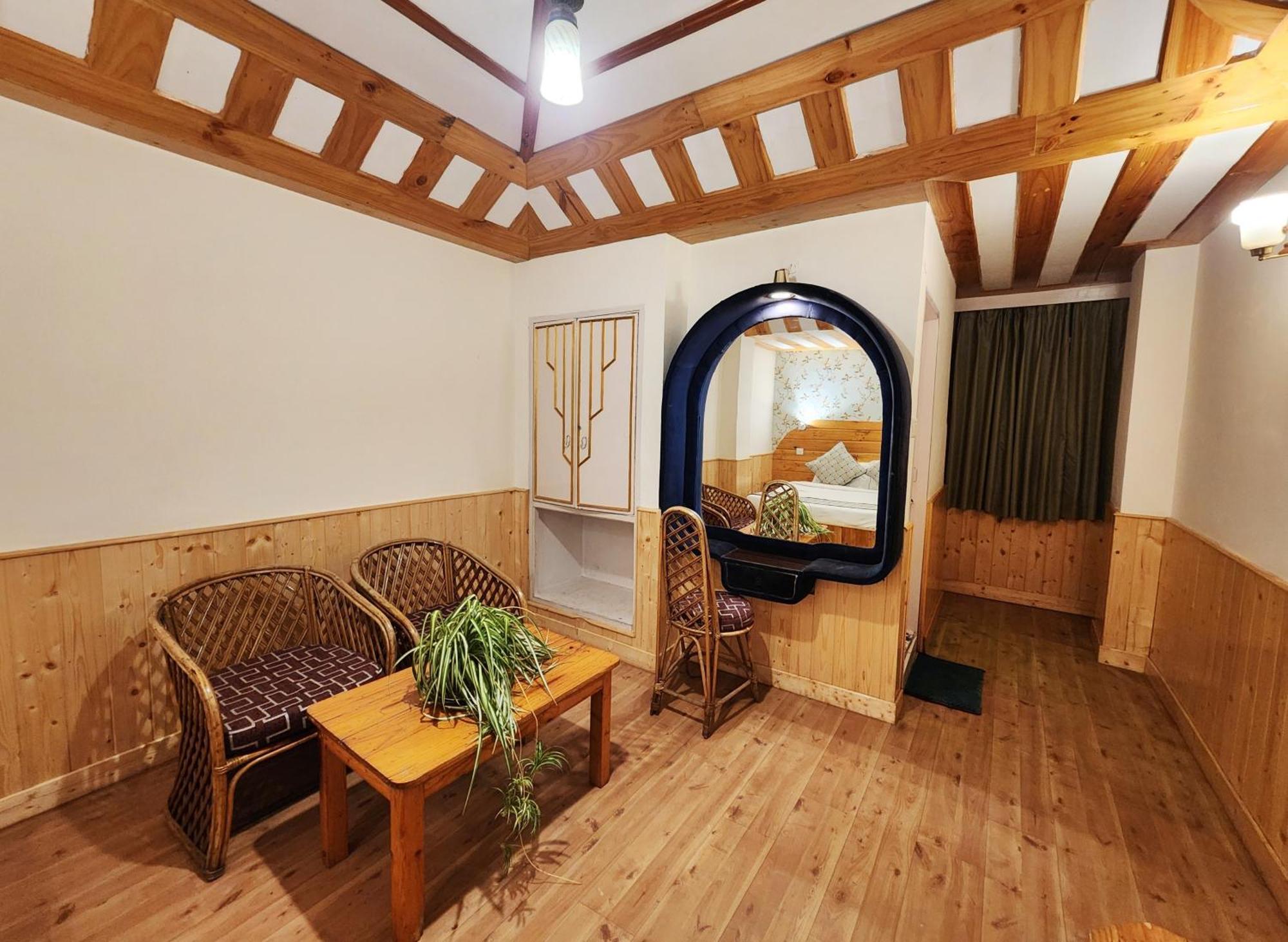 Hotel Pineview Шімла Екстер'єр фото