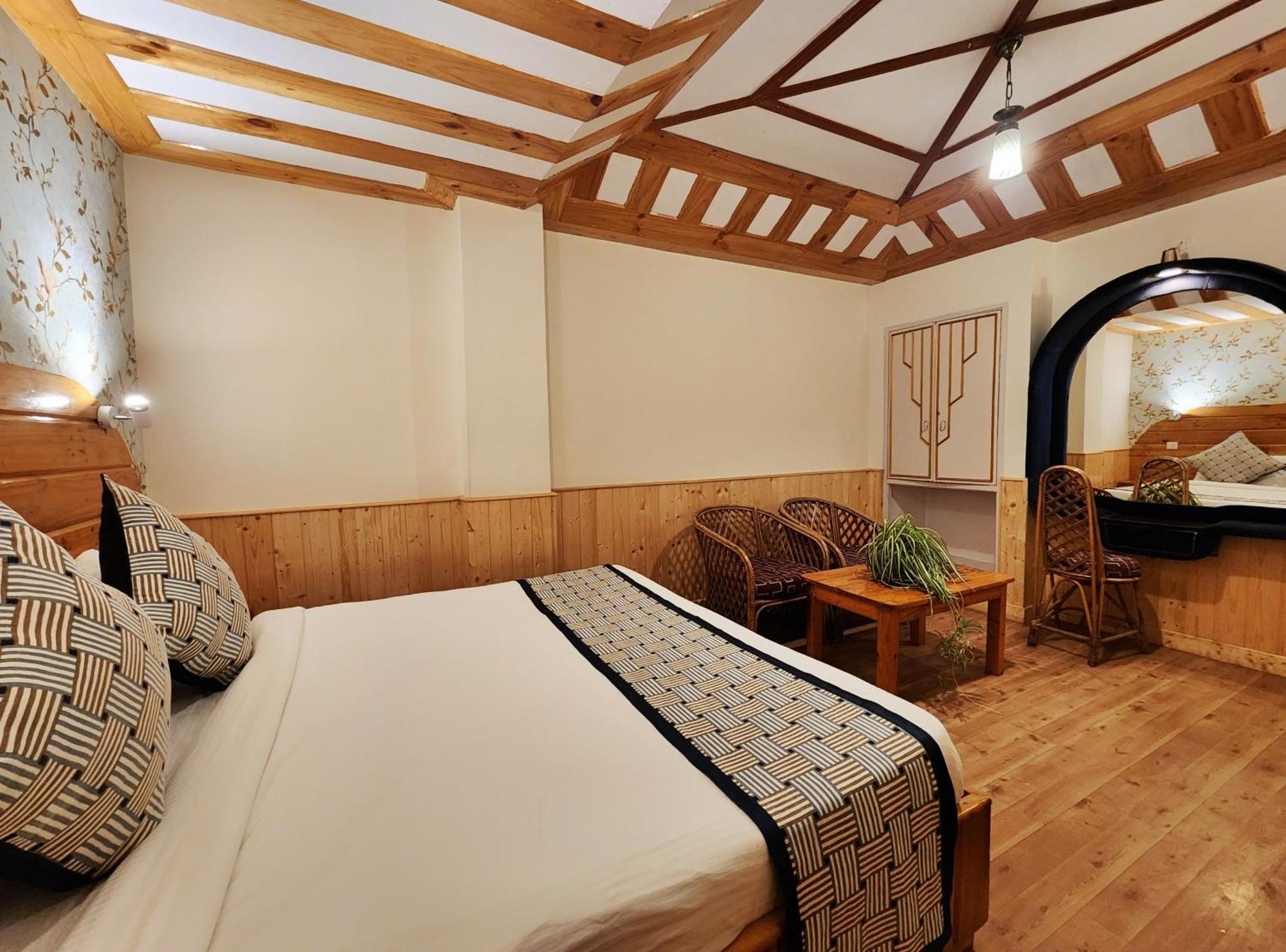 Hotel Pineview Шімла Екстер'єр фото